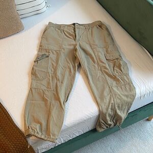 Aeropostale Women's Tan Utility Cargo Pant